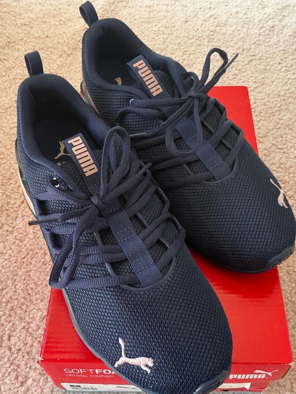 Woman’s Puma sneakers